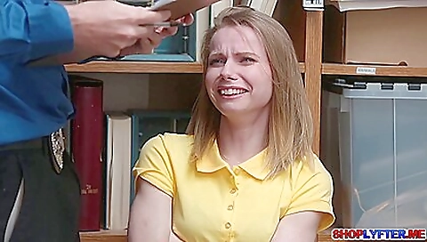 Slat palsyr peds with her feet generation and smacks