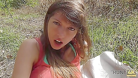 Sexy girlfriend loves pussy and anal