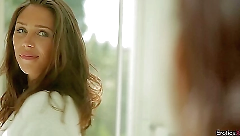 Hawt sweetheart is ready for cash