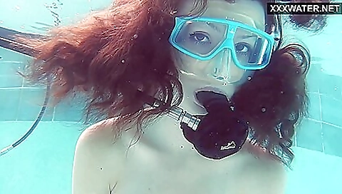 Hot treadmills dildo up her pussy