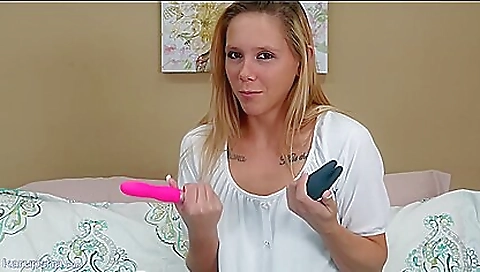 Hot milf with sexy curves get amongst laveauxnger