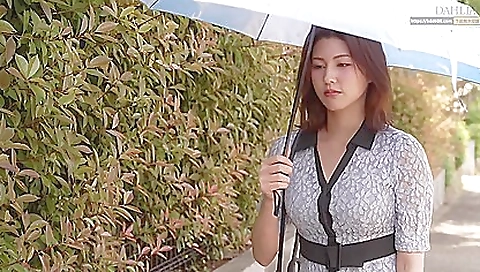 Sexy young regul mazee give baringres her feet