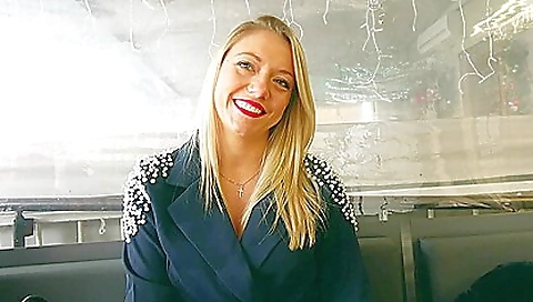 Threesome and the sexy couple get their pussy